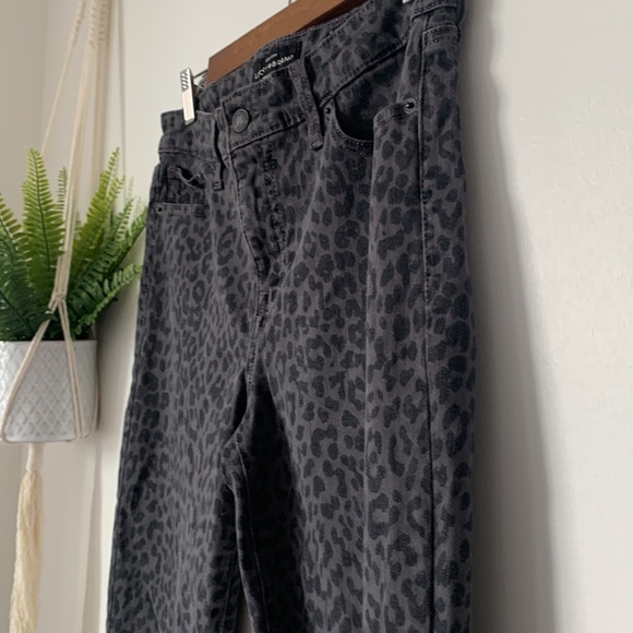 Lucky Brand High Rise Leopard Print Black Cropped Pants - Picture 3 of 8